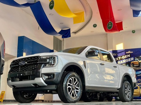 Ford Ranger sắp thêm bản mới, đắt hơn Toyota Hilux, trang bị bỏ xa - Ảnh 2. Ford Ranger sắp thêm bản mới, đắt hơn Toyota Hilux, trang bị bỏ xa - Ảnh 2.