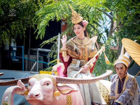 Nữ hoàng té nước Songkran 2023 vẫn là nàng Baifern - Ảnh 2. Nữ hoàng té nước Songkran 2023 vẫn là nàng Baifern - Ảnh 2.