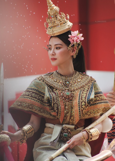 Nữ hoàng té nước Songkran 2023 vẫn là nàng Baifern - Ảnh 6. Nữ hoàng té nước Songkran 2023 vẫn là nàng Baifern - Ảnh 6.