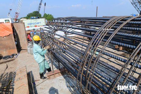 Công nhân thi công cầu Nhơn Trạch thuộc dự án thành phần 1A, đoạn Tân Vạn - Nhơn Trạch (giai đoạn 1), thuộc đường vành đai 3 TP.HCM - Ảnh: QUANG ĐỊNH Công nhân thi công cầu Nhơn Trạch thuộc dự án thành phần 1A, đoạn Tân Vạn - Nhơn Trạch (giai đoạn 1), thuộc đường vành đai 3 TP.HCM - Ảnh: QUANG ĐỊNH
