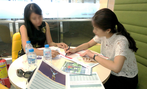 Bẫy trong hợp đồng bảo hiểm đến từ đâu? - Ảnh 2. Bẫy trong hợp đồng bảo hiểm đến từ đâu? - Ảnh 2.