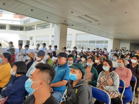 Số ca mắc ung thư tăng, TP.HCM triển khai chiến lược phòng chống - Ảnh 1. Bệnh nhân ung thư tại Bệnh viện Ung bướu TP.HCM tham gia sinh hoạt về chuyên đề ung thư vú do bệnh viện tổ chức - Ảnh: THU HIẾN