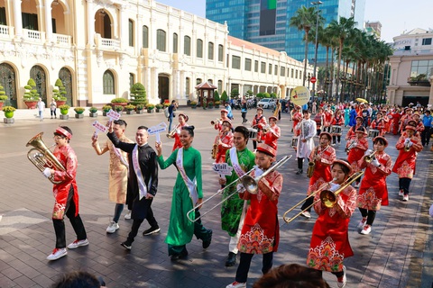Lễ hội Áo dài TP.HCM 2023: Một tháng trời lan tỏa tình yêu áo dài - Ảnh 3. Lễ hội Áo dài TP.HCM 2023: Một tháng trời lan tỏa tình yêu áo dài - Ảnh 3.