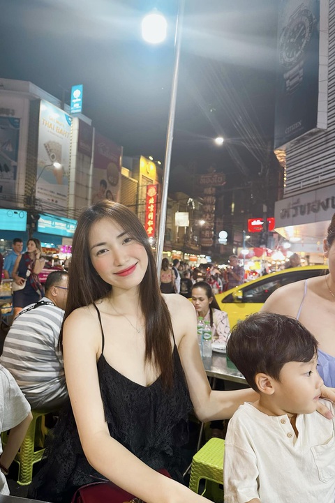 Bị giục đi bước nữa, Hòa Minzy vội lên tiếng - Ảnh 1. Bị giục đi bước nữa, Hòa Minzy vội lên tiếng - Ảnh 1.