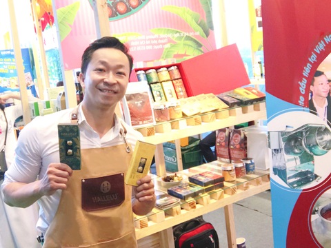 Chàng kỹ sư khởi nghiệp mơ đưa chocolate Việt ra thế giới - Ảnh 2. Chàng kỹ sư khởi nghiệp mơ đưa chocolate Việt ra thế giới - Ảnh 2.