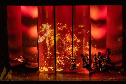 Ấn tượng với nhà hát Đó và show diễn đầu tiên - Ảnh 2. Ấn tượng với nhà hát Đó và show diễn đầu tiên - Ảnh 2.
