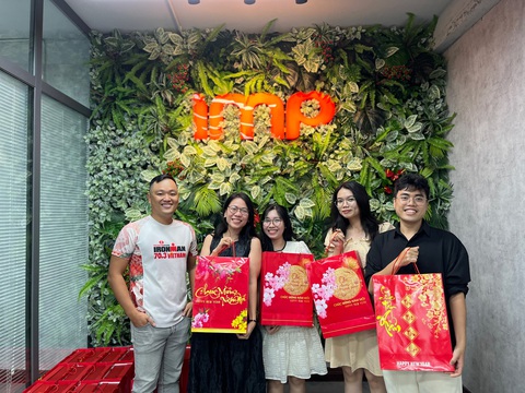 CEO khởi nghiệp vét hết tiền để giữ lời hứa trả lương đúng hạn - Ảnh 3. CEO khởi nghiệp vét hết tiền để giữ lời hứa trả lương đúng hạn - Ảnh 3.