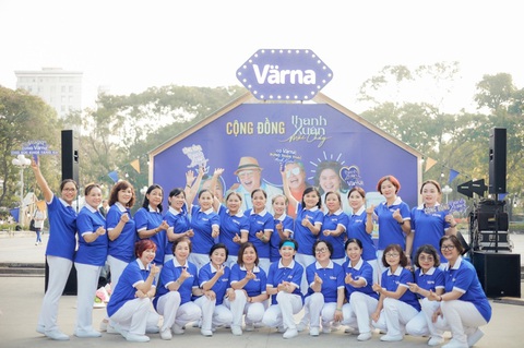 Hơn 2.800 người trung và cao niên tham gia ‘chuyến dã ngoại Thanh Xuân’ - Ảnh 2. Hơn 2.800 người trung và cao niên tham gia ‘chuyến dã ngoại Thanh Xuân’ - Ảnh 2.