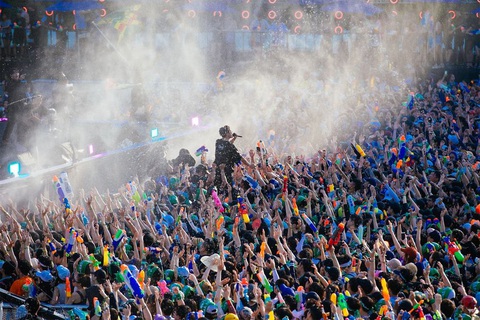 Tết Songkran 2023 vẫn vui dù có nhiều hạn chế - Ảnh 2. Tết Songkran 2023 vẫn vui dù có nhiều hạn chế - Ảnh 2.