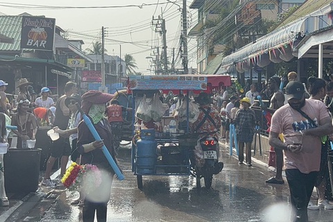 Những người dân và du khách ở thành phố Pattaya, tỉnh Chon Buri đã bắt đầu ngày đầu tiên của Tết "té nước" Songkran 2023 - Ảnh: SIAMRATH Những người dân và du khách ở thành phố Pattaya, tỉnh Chon Buri đã bắt đầu ngày đầu tiên của Tết "té nước" Songkran 2023 - Ảnh: SIAMRATH