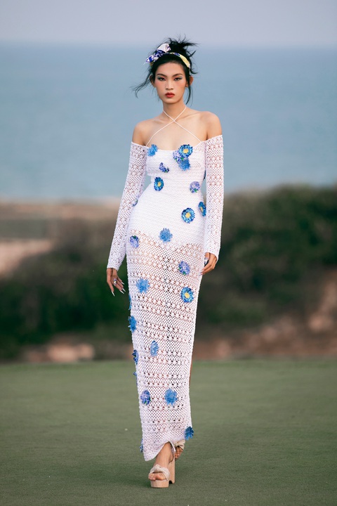 Adrian Anh Tuấn đưa họa tiết gốm sứ Bát Tràng vào thiết kế mới - Ảnh 5. Adrian Anh Tuấn đưa họa tiết gốm sứ Bát Tràng vào thiết kế mới - Ảnh 5.