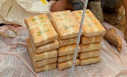 Chặn kịp thời vụ vận chuyển ma túy khủng từ Lào vào Việt Nam - Ảnh 1. Chặn kịp thời vụ vận chuyển ma túy khủng từ Lào vào Việt Nam - Ảnh 1.