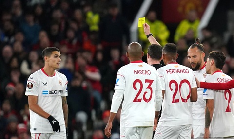 CĐV Man Utd nổi giận vì Erik Lamela thoát thẻ đỏ - Ảnh 1. CĐV Man Utd nổi giận vì Erik Lamela thoát thẻ đỏ - Ảnh 1.