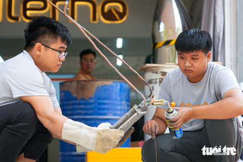 Ba chàng khởi nghiệp cải tiến năng lượng tái tạo với pin cát - Ảnh 4. Ba chàng khởi nghiệp cải tiến năng lượng tái tạo với pin cát - Ảnh 4.