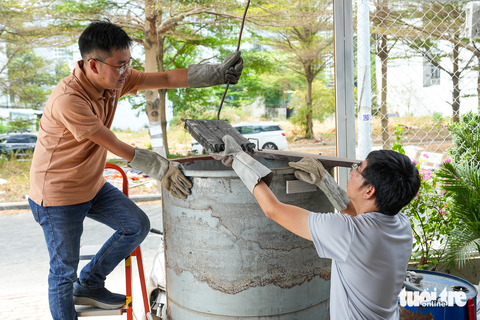 Ba chàng khởi nghiệp cải tiến năng lượng tái tạo với pin cát - Ảnh 6. Ba chàng khởi nghiệp cải tiến năng lượng tái tạo với pin cát - Ảnh 6.