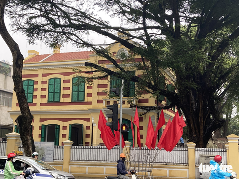 Màu vôi biệt thự 49 Trần Hưng Đạo trùng tu 14 tỉ đồng bị chê - Ảnh 2. Màu vôi biệt thự 49 Trần Hưng Đạo trùng tu 14 tỉ đồng bị chê - Ảnh 2.
