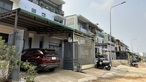Thu hồi nhà ở xã hội đã bán cho quan chức - Ảnh 1. Thu hồi nhà ở xã hội đã bán cho quan chức - Ảnh 1.