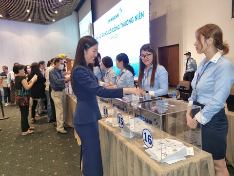 Gần 10 năm chờ đợi, cổ đông Eximbank đã được chia cổ tức - Ảnh 1. Gần 10 năm chờ đợi, cổ đông Eximbank đã được chia cổ tức - Ảnh 1.