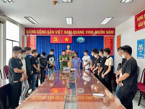 Khởi tố vụ án liên quan 15 quái xế rú ga, nẹt pô ở quận 12, TP.HCM - Ảnh 1. Khởi tố vụ án liên quan 15 quái xế rú ga, nẹt pô ở quận 12, TP.HCM - Ảnh 1.