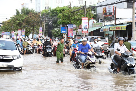 Làm 7km đường, xây lắp 1.000 tỉ, đền bù… 7.000 tỉ - Ảnh 1. Làm 7km đường, xây lắp 1.000 tỉ, đền bù… 7.000 tỉ - Ảnh 1.