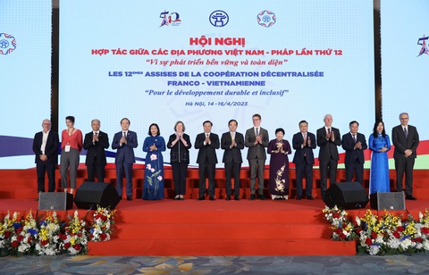 Việt Nam - Pháp vượt qua khúc quanh, cùng hướng tới tương lai - Ảnh 1. Việt Nam - Pháp vượt qua khúc quanh, cùng hướng tới tương lai - Ảnh 1.