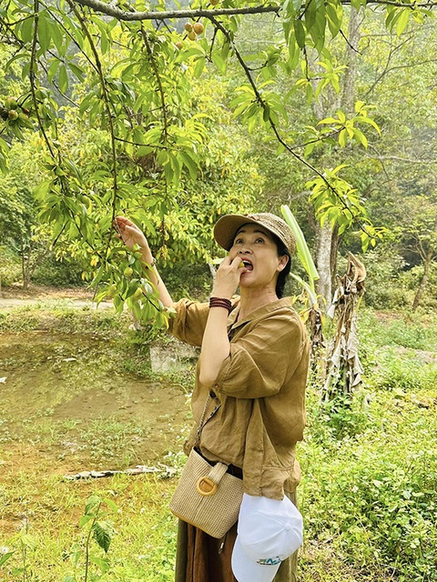Ảnh vui sao Việt 14-4: Hoa hậu Thùy Tiên đọ sắc Tiểu Vy qua camera thường - Ảnh 11. Ảnh vui sao Việt 14-4: Hoa hậu Thùy Tiên đọ sắc Tiểu Vy qua camera thường - Ảnh 11.