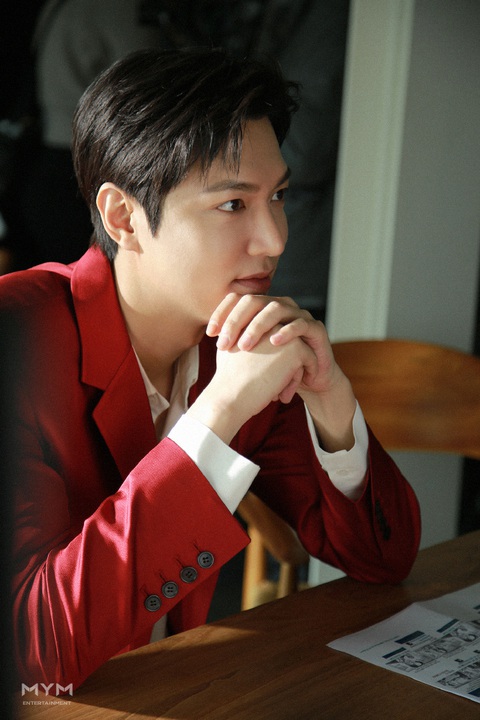 Lee Min Ho có động thái đáp trả khi bị chê hết thời - Ảnh 4. Lee Min Ho có động thái đáp trả khi bị chê hết thời - Ảnh 4.