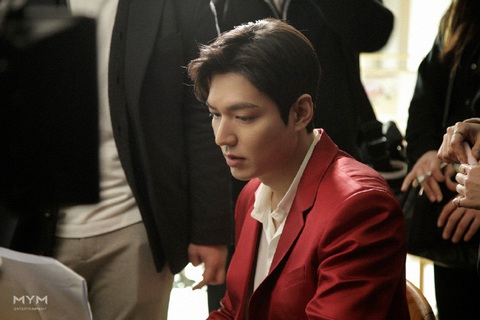 Lee Min Ho có động thái đáp trả khi bị chê hết thời - Ảnh 1. Lee Min Ho có động thái đáp trả khi bị chê hết thời - Ảnh 1.