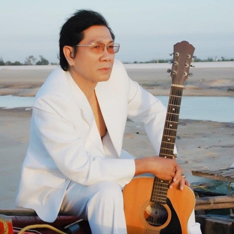 Ca sĩ - nhạc sĩ Trịnh Việt Cường (1949 - 2023) - Ảnh: Facebook nhân vật Ca sĩ Trịnh Việt Cường qua đời tối 9-4 (giờ Mỹ), hưởng thọ 74 tuổi. Ông được khán giả biết đến và yêu mến qua nhiều tác phẩm do chính ông sáng tác. Trong đó, ca khúc Tự tình quê hương (cùng nhạc sĩ Nhật Ngân) là một trong những ca khúc mang âm hưởng quê hương được nhiều ca sĩ chọn thể hiện. Ông từng đi hát cho Đoàn ca nhạc kịch Bông Hồng, hợp tác với Thẩm Thúy Hằng, Nguyễn Chánh Tín... - Ảnh: Facebook nhân vật