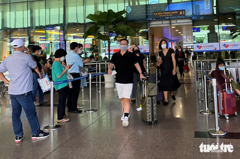 TP.HCM chỉ đạo khẩn phòng COVID-19, khuyến cáo đeo khẩu trang dịp lễ đông người - Ảnh 1. TP.HCM chỉ đạo khẩn phòng COVID-19, khuyến cáo đeo khẩu trang dịp lễ đông người - Ảnh 1.