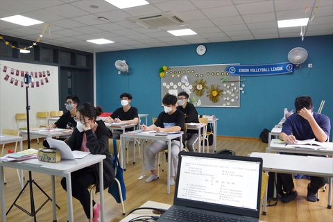 Hà Nội: số ca nhiễm COVID-19 chủ yếu nhẹ - Ảnh 1. Nhiều trường học ở Hà Nội đã gia tăng các biện pháp phòng chống dịch COVID-19 - Ảnh: VĨNH HÀ