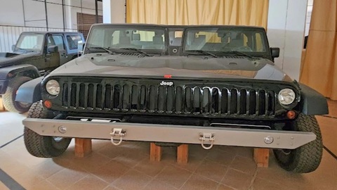 Ô tô sinh đôi, rộng bậc nhất thế giới, đi chiếm tới gần 2 làn đường - Ảnh 1. Ô tô sinh đôi, rộng bậc nhất thế giới, đi chiếm tới gần 2 làn đường - Ảnh 1.