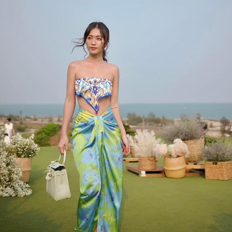 Ảnh vui sao Việt 15-4: Hòa Minzy mừng sinh nhật Văn Toàn ở Hàn Quốc - Ảnh 8. Ảnh vui sao Việt 15-4: Hòa Minzy mừng sinh nhật Văn Toàn ở Hàn Quốc - Ảnh 8.
