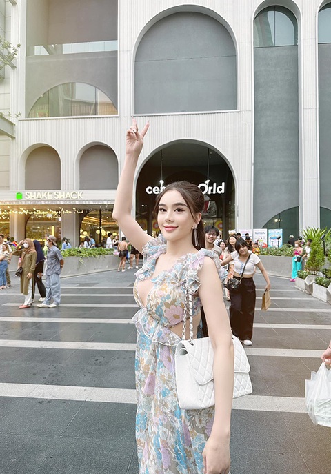Ảnh vui sao Việt 15-4: Hòa Minzy mừng sinh nhật Văn Toàn ở Hàn Quốc - Ảnh 6. Ảnh vui sao Việt 15-4: Hòa Minzy mừng sinh nhật Văn Toàn ở Hàn Quốc - Ảnh 6.