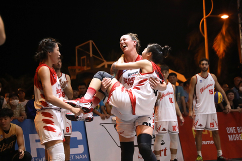 Nhà vô địch VBA Marena Whittle đăng quang bóng rổ nữ FIBA châu Á - Ảnh 3. Nhà vô địch VBA Marena Whittle đăng quang bóng rổ nữ FIBA châu Á - Ảnh 3.