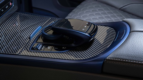 Mercedes-AMG G 63 lên đời sức mạnh khủng 900 mã lực, kèm thuyền và đồng hồ sang trọng - Ảnh 8. Mercedes-AMG G 63 lên đời sức mạnh khủng 900 mã lực, kèm thuyền và đồng hồ sang trọng - Ảnh 8.