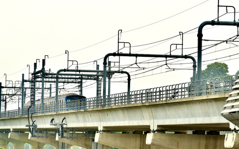 Tàu metro chở đoàn công tác chạy qua ray trên cao (đoạn gần ngã tư Thủ Đức, TP Thủ Đức) - Ảnh: CHÂU TUẤNvào ga Suối Tiên, TP.Thủ Đức chiều 15-4 - Ảnh: T.T.D Tàu metro chở đoàn công tác vào ga Đại học Quốc Gia TP.Thủ Đức chiều 15-4 - Ảnh: T.T.D