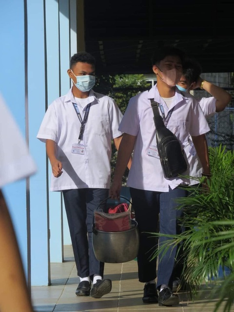 Trường tổ chức ngày không túi, trùm cuối làm cười đau bụng! - Ảnh 5. Trường tổ chức ngày không túi, trùm cuối làm cười đau bụng! - Ảnh 5.
