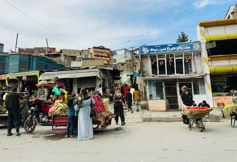 Bán dạo trái cây trên đường phố Kabul - Ảnh TRUNG NGHĨA Bán dạo trái cây trên đường phố Kabul - Ảnh TRUNG NGHĨA