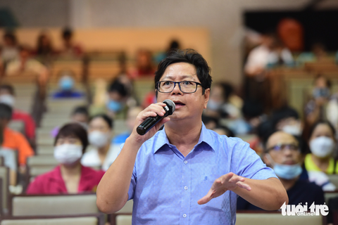 Cha mẹ nên lắng nghe khi cùng con chọn ngành nghề - Ảnh 4. Anh Phạm Quang Thanh (quận Tân Bình) đặt câu hỏi về ngành luật và những lợi thế khi xét tuyển bằng học bạ