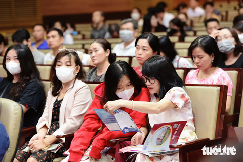 Phụ huynh tham gia chương trình tư vấn tuyển sinh - hướng nghiệp đặc biệt do báo Tuổi Trẻ tổ chức - Ảnh: DUYÊN PHAN Phụ huynh tham gia chương trình tư vấn tuyển sinh - hướng nghiệp đặc biệt do báo Tuổi Trẻ tổ chức - Ảnh: DUYÊN PHAN