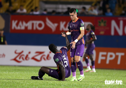 Tiến Linh cùng CLB B.Bình Dương xuống cuối bảng V-League 2023 - Ảnh 2. Tiến Linh cùng CLB B.Bình Dương xuống cuối bảng V-League 2023 - Ảnh 2.