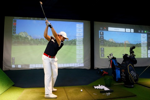 Ươm mầm cho làng golf Việt - Ảnh 1. Golfer trẻ Anna Le được gia đình đầu tư cho sang Hàn Quốc du học để trở thành golfer chuyên nghiệp - Ảnh: HOÀNG TÙNG