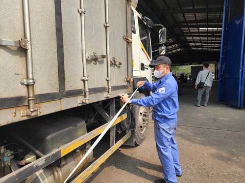 Xử lý nghiêm nếu trung tâm đăng kiểm chỉ nhận xe chính chủ - Ảnh 1. Xử lý nghiêm nếu trung tâm đăng kiểm chỉ nhận xe chính chủ - Ảnh 1.