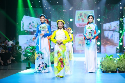 Chất chơi như NSƯT Phi Điểu 91 tuổi vẫn đọ catwalk cùng Đỗ Thị Hà, Khánh Vân - Ảnh 6. Chất chơi như NSƯT Phi Điểu 91 tuổi vẫn đọ catwalk cùng Đỗ Thị Hà, Khánh Vân - Ảnh 6.