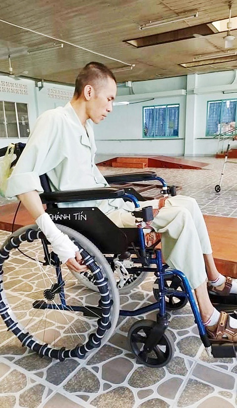 Cánh cửa cuộc đời của người bị chấn thương tủy sống mở thêm lần nữa... - Ảnh 2. Cánh cửa cuộc đời của người bị chấn thương tủy sống mở thêm lần nữa... - Ảnh 2.