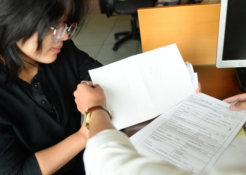 Thông qua luật, thêm nhiều quy định ngăn bảo hiểm, ngân hàng làm hợp đồng bẫy người dân - Ảnh 1. Thông qua luật, thêm nhiều quy định ngăn bảo hiểm, ngân hàng làm hợp đồng bẫy người dân - Ảnh 1.