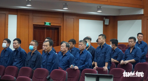 Hai ông trùm buôn lậu xăng dầu được giảm án - Ảnh 1. Hai ông trùm buôn lậu xăng dầu được giảm án - Ảnh 1.