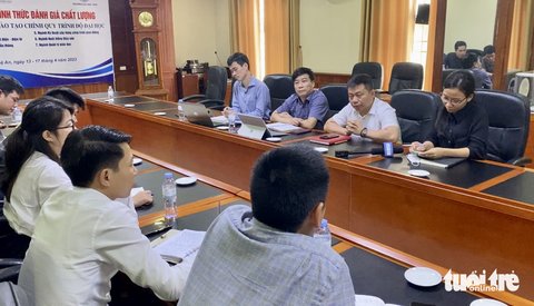 Xác minh thông tin nữ sinh lớp 10 trường chuyên tự vẫn nghi do bạo lực học đường - Ảnh 1. Xác minh thông tin nữ sinh lớp 10 trường chuyên tự vẫn nghi do bạo lực học đường - Ảnh 1.