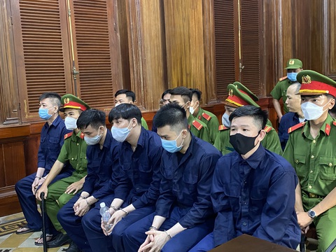 Tổ chức đá gà, đánh bạc bị tuyên 9 năm tù - Ảnh 1. Tổ chức đá gà, đánh bạc bị tuyên 9 năm tù - Ảnh 1.